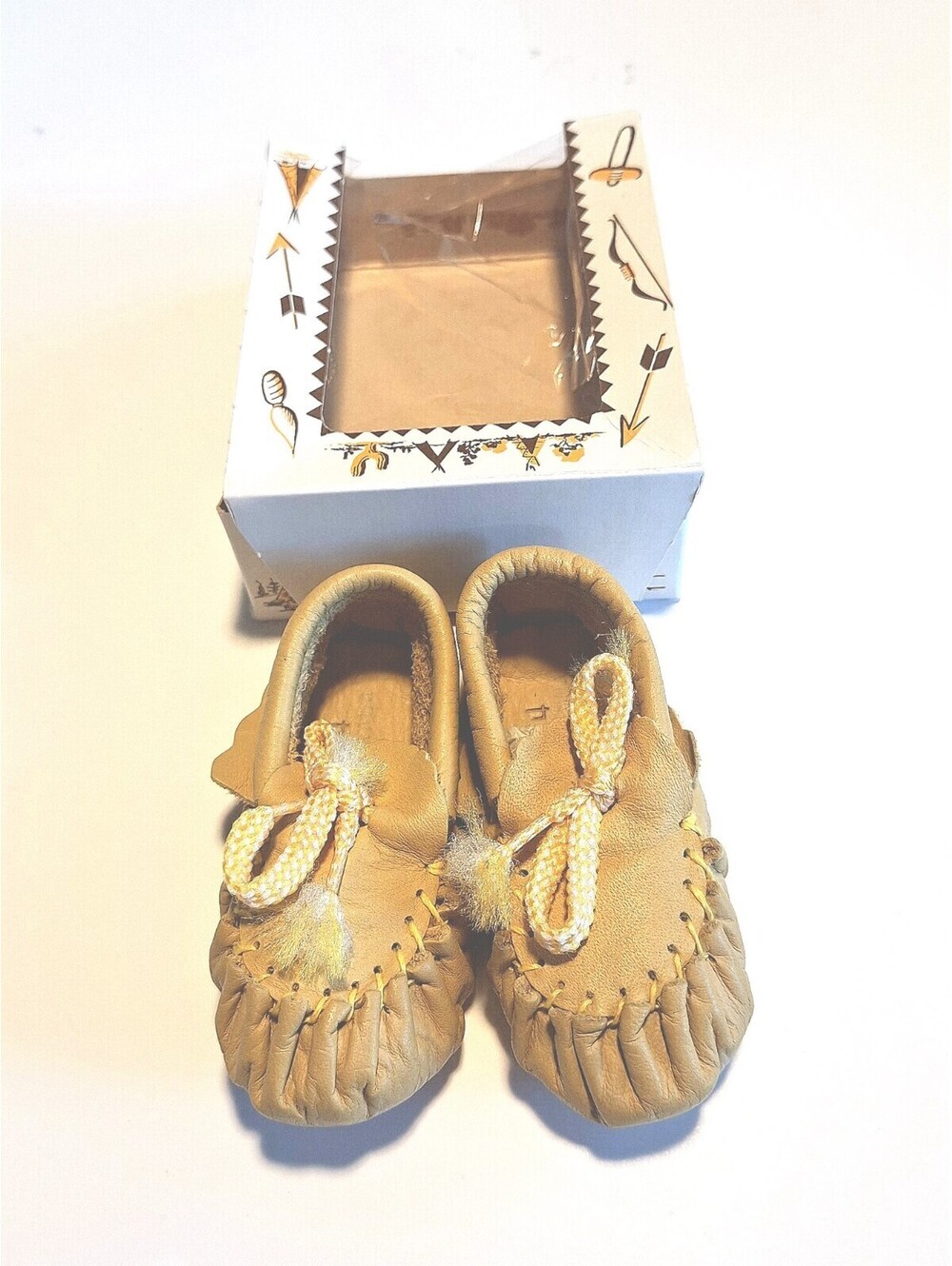 VTG Eugene Cloutier Laurentian Chief Vintage Leather Baby Moccasins Size 4 Shoes
